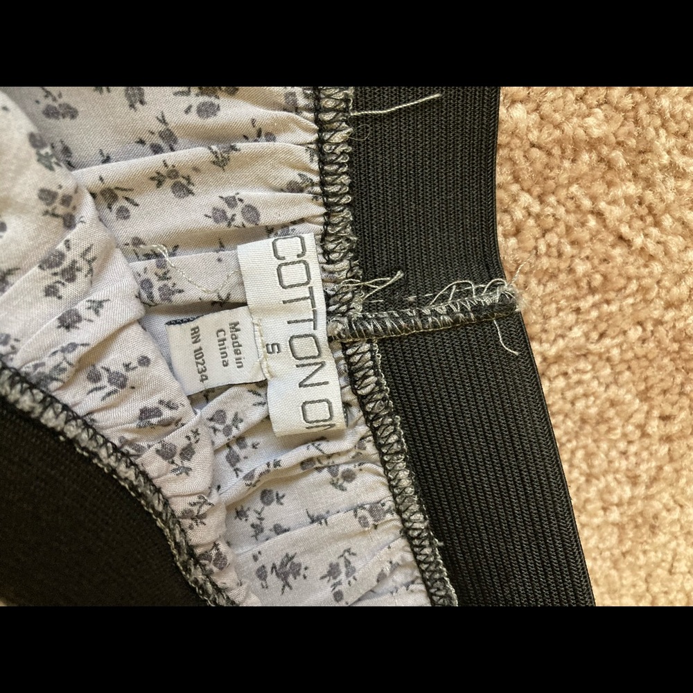 Short skirts - Picture 2 of 7